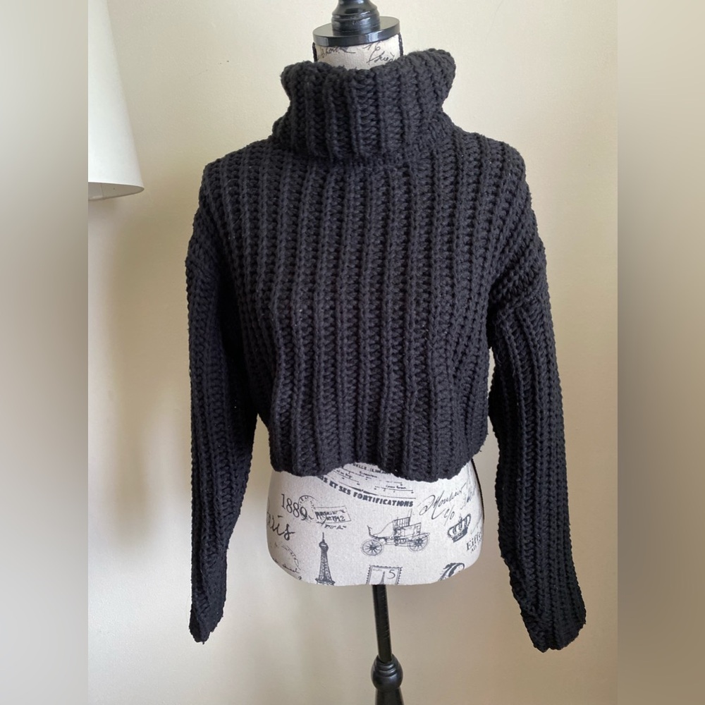Forever 21 cropped chunky cowl turtle neck black cozy sweater